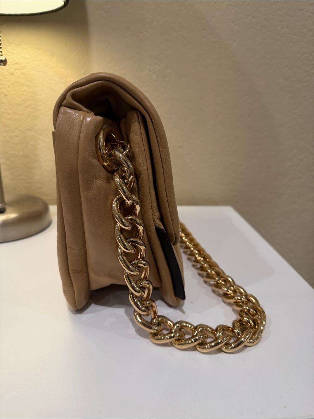 Marc Jacobs Camel Leather Shoulder Bag with Gold Chain - Picture 5 of 13